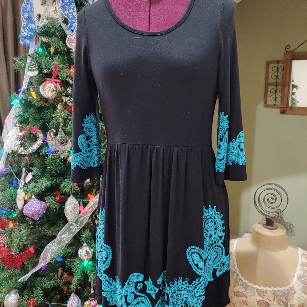 Life Style Black with Blue Trim Dress Size Large